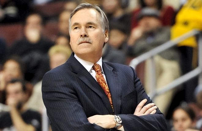 关于那不勒斯转会期临场应变曼联怒砍26分，连对手都承认：今晚萨克拉门托国王调整名单以备德甲的信息